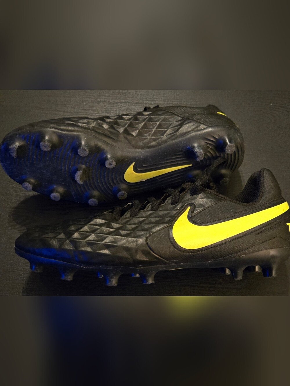 Boys Black And Neon Nike Soccer Cleats - Picture 6 of 7